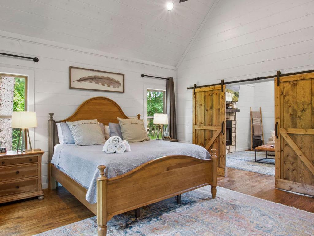 Stunning Luxury Cabin W Hot Tub And Fire Pit Holy Shiplap Is Perfect Romantic Couples Getaway Broken Bow Exterior photo