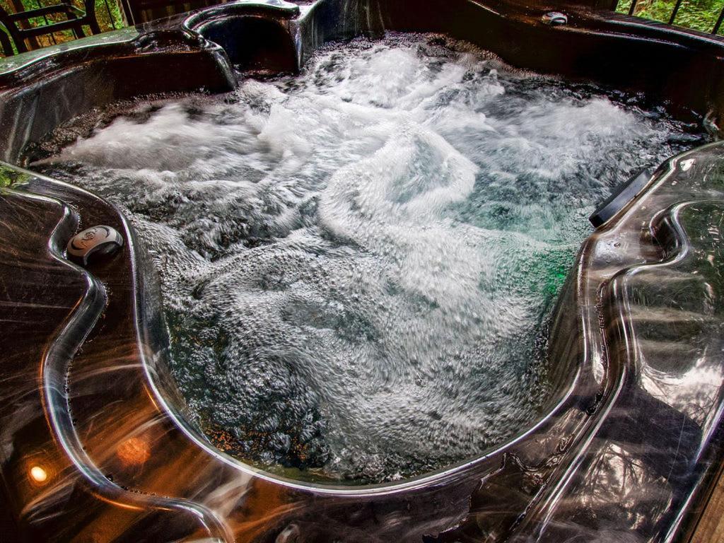 Stunning Luxury Cabin W Hot Tub And Fire Pit Holy Shiplap Is Perfect Romantic Couples Getaway Broken Bow Exterior photo