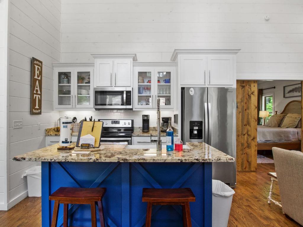 Stunning Luxury Cabin W Hot Tub And Fire Pit Holy Shiplap Is Perfect Romantic Couples Getaway Broken Bow Exterior photo