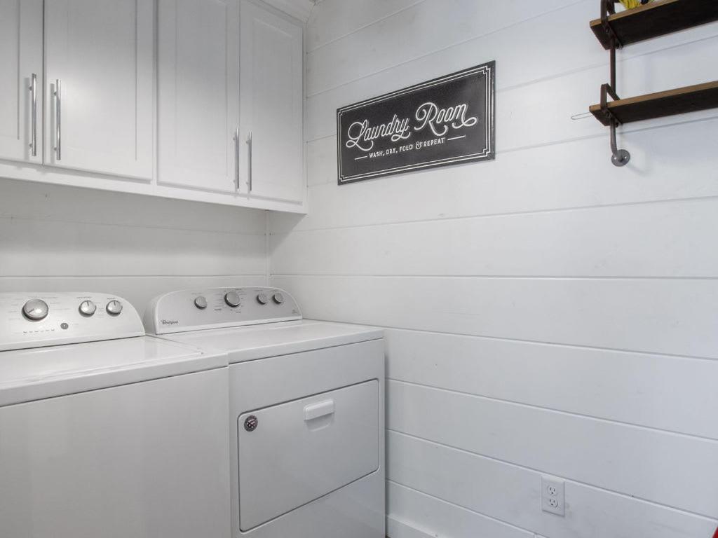 Stunning Luxury Cabin W Hot Tub And Fire Pit Holy Shiplap Is Perfect Romantic Couples Getaway Broken Bow Exterior photo